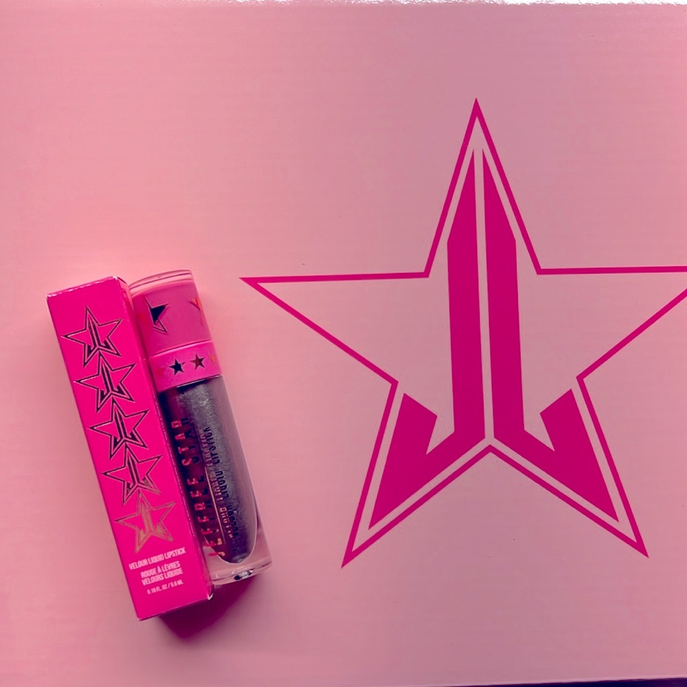 💄NIB - JEFFREE STAR VELOUR LIQUID LIPSTICK (RESTRAINTS)